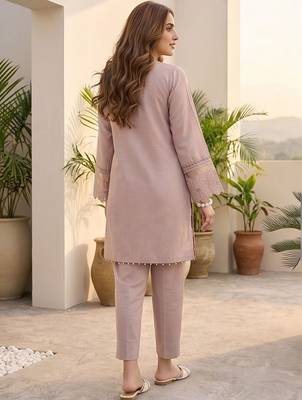 Women Regular Thread Work Kurta with Trousers 6