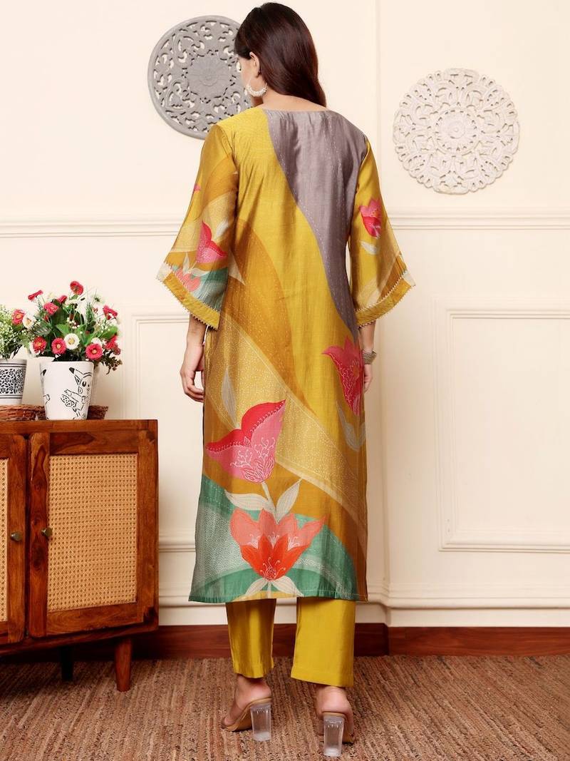 Women Floral Printed Regular Chanderi Silk Kurta with Trousers