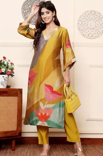 Women Floral Printed Regular Chanderi Silk Kurta with Trousers