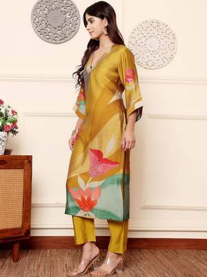 Women Floral Printed Regular Chanderi Silk Kurta with Trousers 5