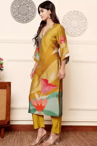 Women Floral Printed Regular Chanderi Silk Kurta with Trousers