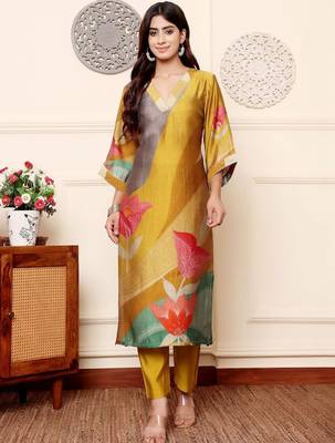 Women Floral Printed Regular Chanderi Silk Kurta with Trousers 6