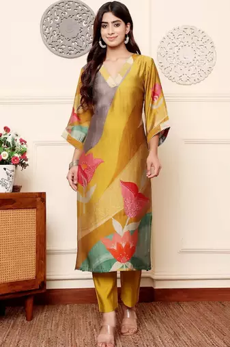 Women Floral Printed Regular Chanderi Silk Kurta with Trousers