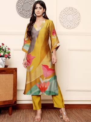Women Floral Printed Regular Chanderi Silk Kurta with Trousers 7