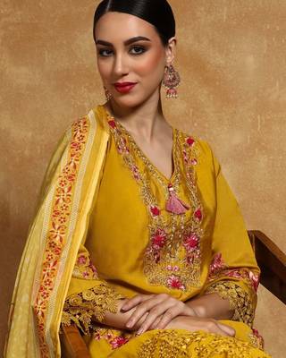 Women Floral Embroidered Regular Thread Work Pure Cotton Kurta with Trousers & With Dupatta 2