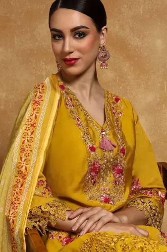 Women Floral Embroidered Regular Thread Work Pure Cotton Kurta with Trousers & With Dupatta