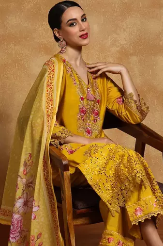 Women Floral Embroidered Regular Thread Work Pure Cotton Kurta with Trousers & With Dupatta
