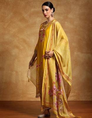 Women Floral Embroidered Regular Thread Work Pure Cotton Kurta with Trousers & With Dupatta 4