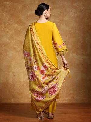 Women Floral Embroidered Regular Thread Work Pure Cotton Kurta with Trousers & With Dupatta 5
