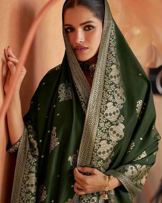 Floral Embroidered Zari Work Round Neck Straight Kurta With Trousers & Dupatta 2
