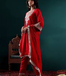 Women Floral Embroidered Regular Kurta with Trousers & With Dupatta