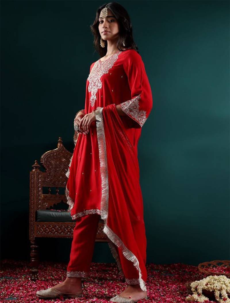 Women Floral Embroidered Regular Kurta with Trousers & With Dupatta