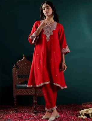 Women Floral Embroidered Regular Kurta with Trousers & With Dupatta 1