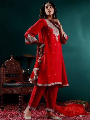 Women Floral Embroidered Regular Kurta with Trousers & With Dupatta 6