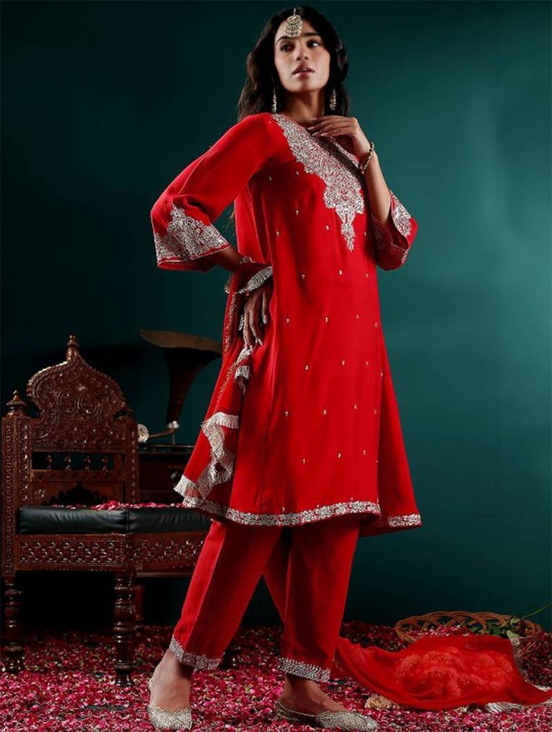 Women Floral Embroidered Regular Kurta with Trousers & With Dupatta