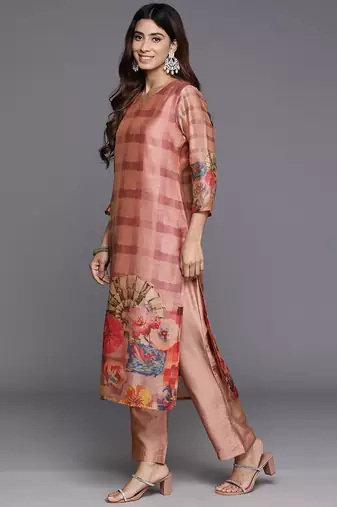 Women Floral Printed Regular Chanderi Silk Kurta with Trousers & With Dupatta