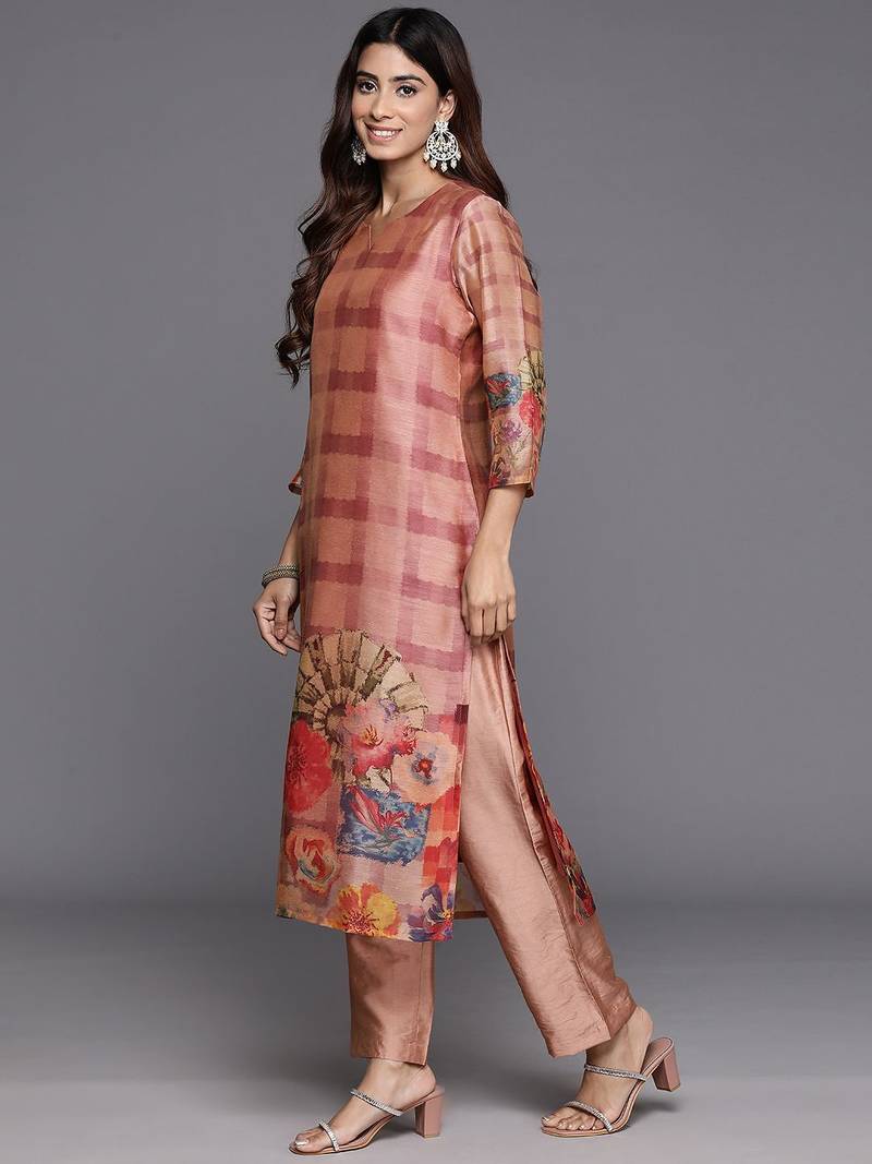 Women Floral Printed Regular Chanderi Silk Kurta with Trousers & With Dupatta