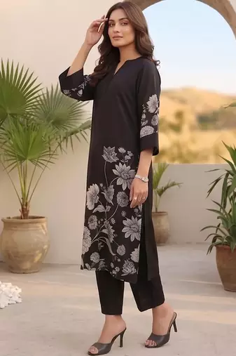 Women Floral Printed Regular Chanderi Silk Kurta with Trousers