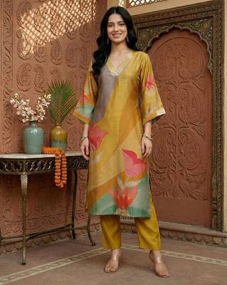 Women Printed Regular Gotta Patti Chanderi Silk Kurta with Trousers 6