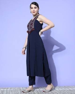 Ethnic Motifs Embroidered Mirror Work Kurta with Trousers 3