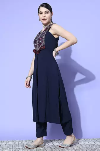 Ethnic Motifs Embroidered Mirror Work Kurta with Trousers