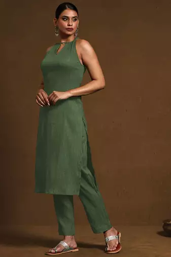 Women Striped Regular Sequinned Kurta with Trousers