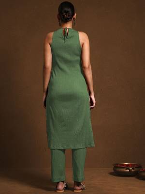 Women Striped Regular Sequinned Kurta with Trousers 5