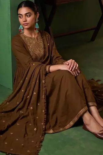 Women Ethnic Motifs Embroidered Empire Thread Work Kurta with Pyjamas & With Dupatta