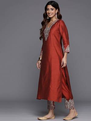 Ethnic Motifs Embroidered Thread Work Kurta with Trousers & Dupatta 6