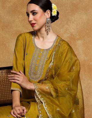 Women Ethnic Motifs Embroidered Regular Thread Work Kurta with Trousers & With Dupatta 3