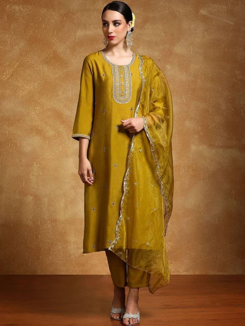 Women Ethnic Motifs Embroidered Regular Thread Work Kurta with Trousers & With Dupatta