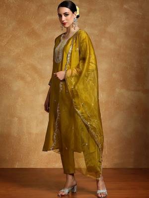 Women Ethnic Motifs Embroidered Regular Thread Work Kurta with Trousers & With Dupatta 5