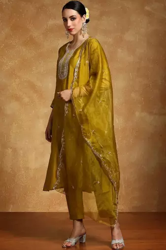 Women Ethnic Motifs Embroidered Regular Thread Work Kurta with Trousers & With Dupatta