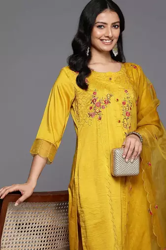 Floral Embroidered Thread Work Kurta With Trousers & Dupatta