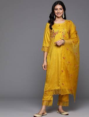 Floral Embroidered Thread Work Kurta With Trousers & Dupatta 1