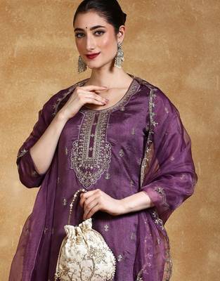 Women Floral Embroidered Kurta with Trousers & Dupatta 2