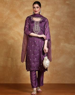 Women Floral Embroidered Kurta with Trousers & Dupatta 3