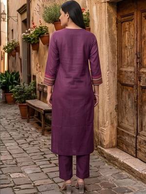 Women Regular Thread Work Kurta with Trousers 4