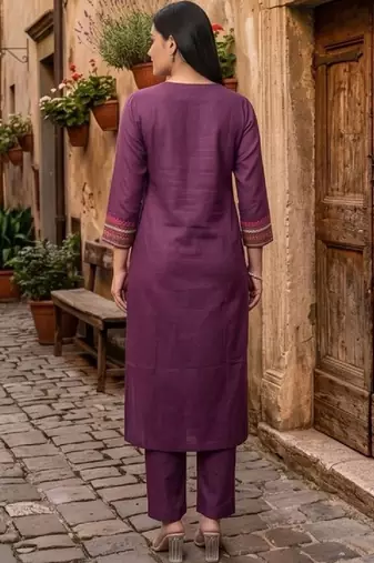 Women Regular Thread Work Kurta with Trousers