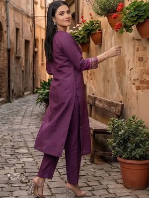 Women Regular Thread Work Kurta with Trousers 6