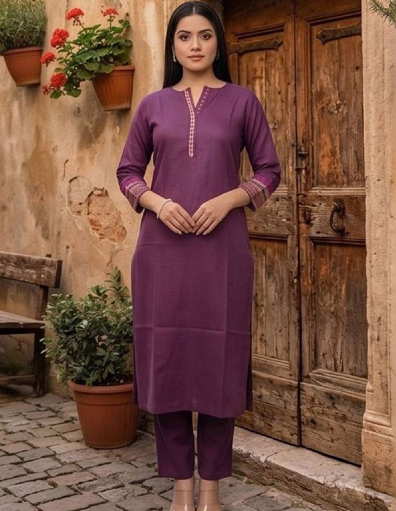 Women Regular Thread Work Kurta with Trousers