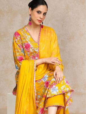 Women Floral Printed Regular Thread Work Kurta with Trousers & With Dupatta 2