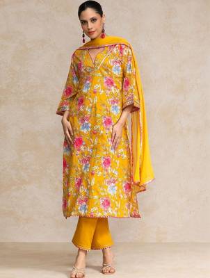Women Floral Printed Regular Thread Work Kurta with Trousers & With Dupatta 3
