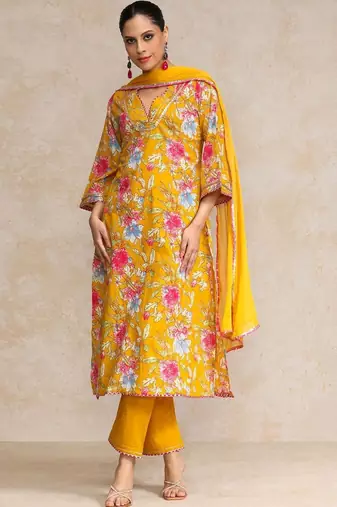 Women Floral Printed Regular Thread Work Kurta with Trousers & With Dupatta