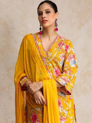 Women Floral Printed Regular Thread Work Kurta with Trousers & With Dupatta 5