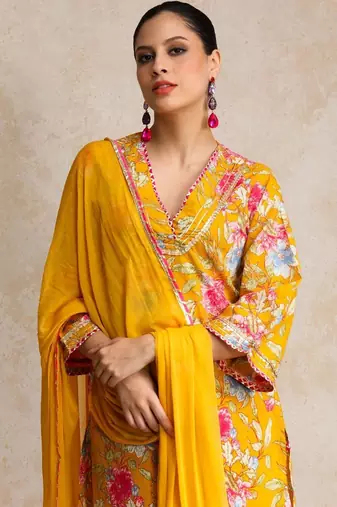 Women Floral Printed Regular Thread Work Kurta with Trousers & With Dupatta