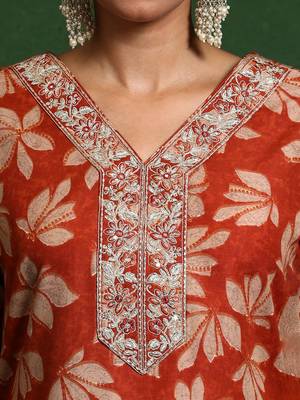 Floral Printed V-Neck Straight Kurta With Trousers And Dupatta 3