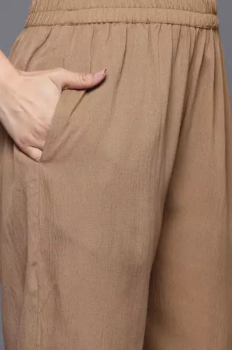 Women Floral Embroidered Regular Thread Work Silk Crepe Kurta with Trousers