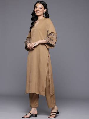 Women Floral Embroidered Regular Thread Work Silk Crepe Kurta with Trousers 4