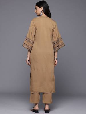 Women Floral Embroidered Regular Thread Work Silk Crepe Kurta with Trousers 5